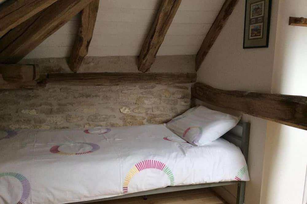 Appartement entier, Charmant cottage restauré, situé dans le village médiéval de Flavigny-sur-Ozerai in Flavigny-sur-Ozerain, Région de Montbard