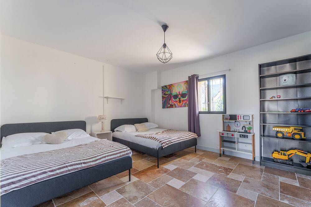 Square-meter house · Pool table · Air conditioning · Garden · Tours in Chambray-lès-Tours, Tours und Umgebung