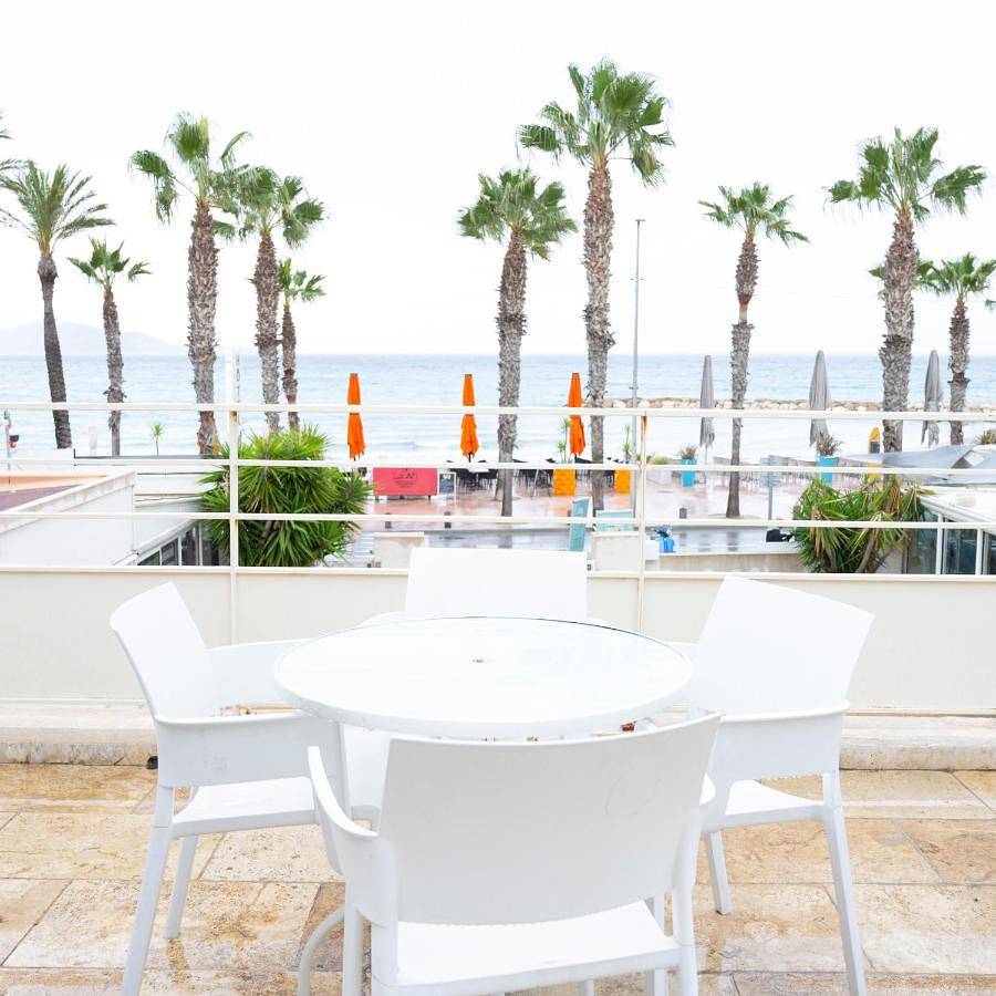 Hotel La Ciotat - A deux pas de l'eau in La Ciotat, Région de Marseille
