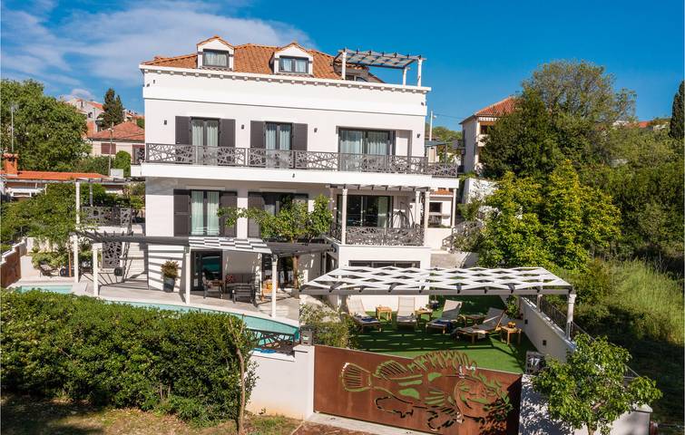 Seaside Retreat: Gemütliches Apartment mit 1 Schlafzimmer, Pool und Terrasse in Zadar Stadt, Zadar (Kommun)