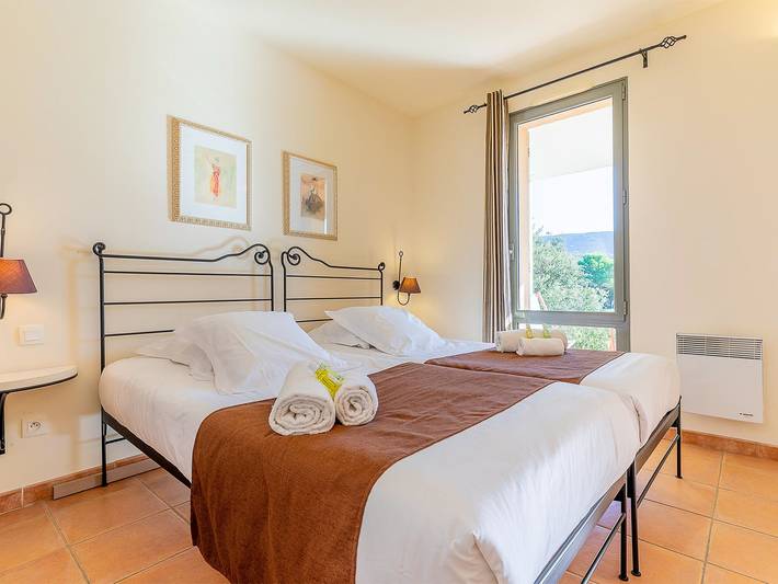 Gîte pour 6 personnes, avec jardin ainsi que terrasse et bassin pour enfant, animaux acceptés à Saumane-de-Vaucluse - 4