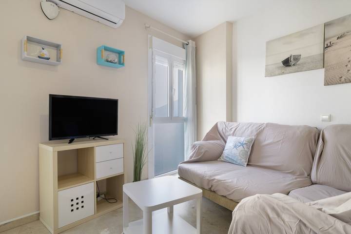 Entire studio, ‘Gran Vía Conil’ Apartment with Balcony and Air Conditioning in Conil de la Frontera, Costa de la Luz