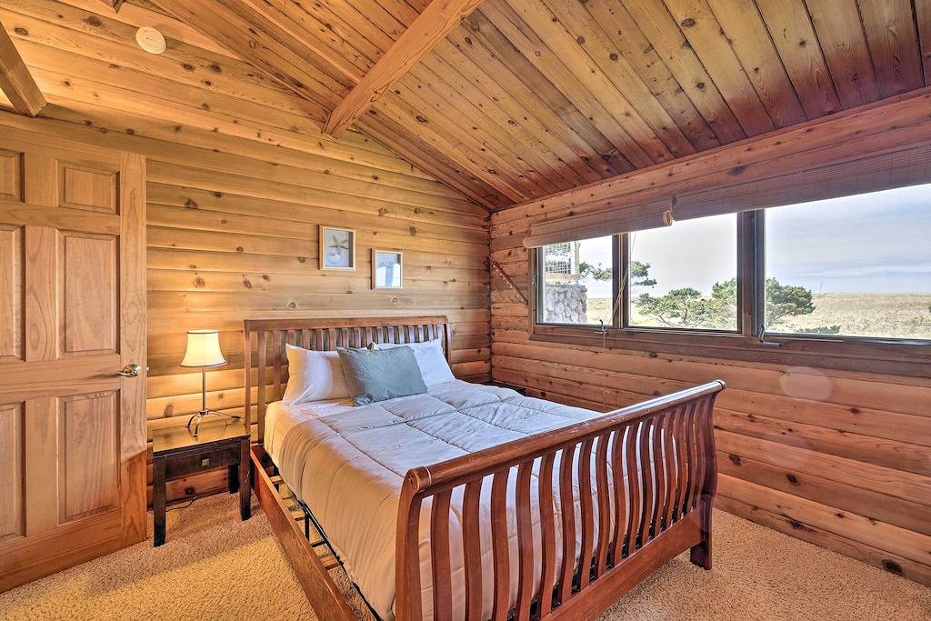 Holiday Home for 12 People in Oregon Coast, Oregon