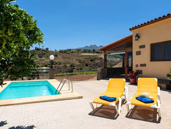 Villa for 3 people, with garden and pool - 1