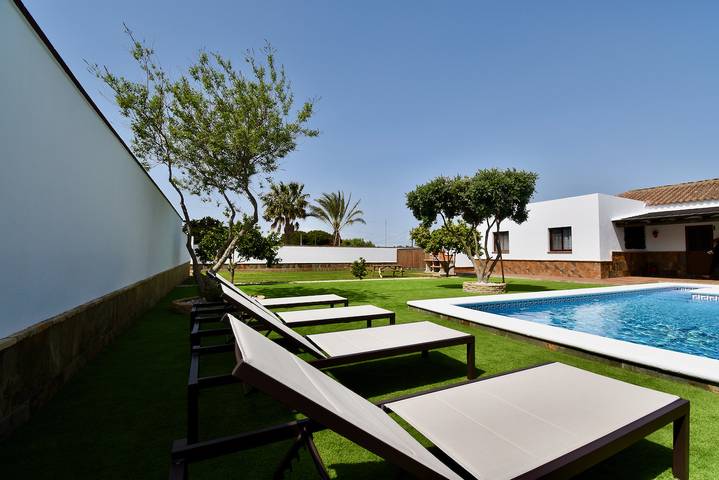 Chalet para 8 personas, con terraza además de piscina y jardín en Provincia de Cádiz - 4