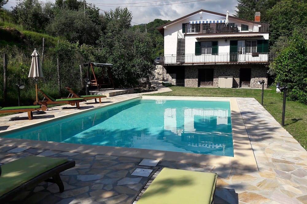 Freistehende Villa auf eigenem Grundstück mit atemberaubender Aussicht in Casola in Lunigiana, Parco Regionale delle Alpi Apuane