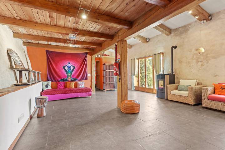 Ferme pour 15 personnes, avec jardin, animaux acceptés dans le Var