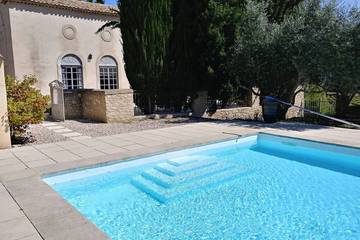 Gîte pour 8 personnes, avec piscine à Grambois