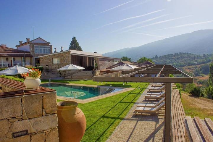 Casa rural para 2 personas, con Balcón y Terraza además de Jardín y Piscina en Chaves