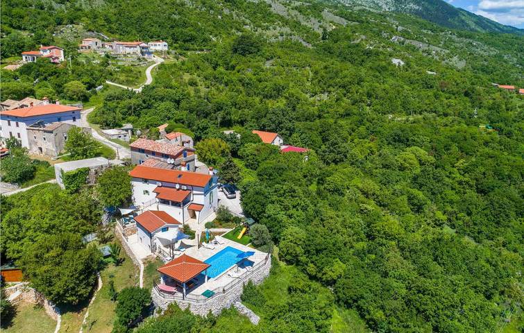 Ferienwohnung mit Meerblick, Pool, Parkplatz und WLAN in der Nähe von Plomin in Zagorje, Ostküste Istrien