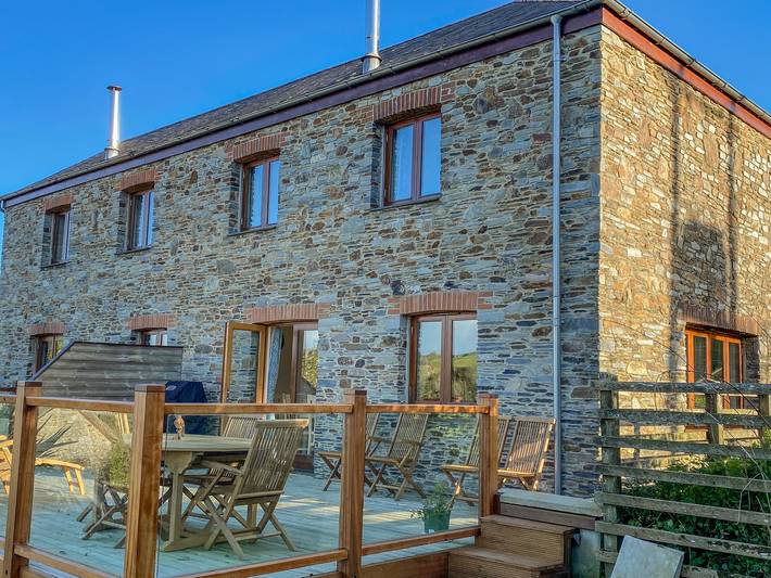Cottage for 4 people, with pool and hot tub as well as garden in Devon