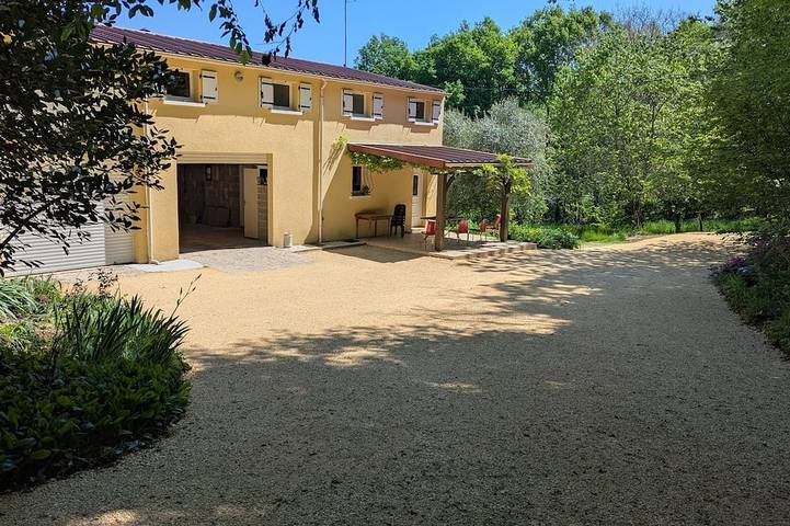Location de vacances pour 9 personnes, avec Terrasse et Jardin à Saint-Maime-de-Péreyrol