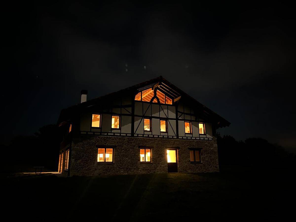 Caserío Bizkar in Laurgain, Aya