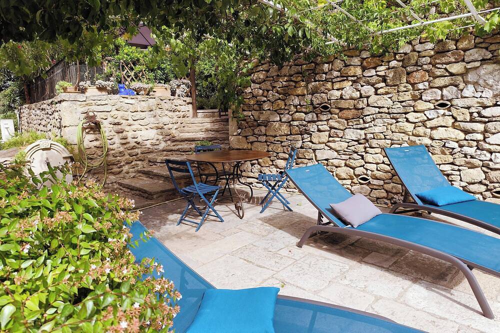 Casa de carácter en Robion 35 m² para 2 a 3 personas con piscina compartida in Robion, Parque natural regional del Luberon