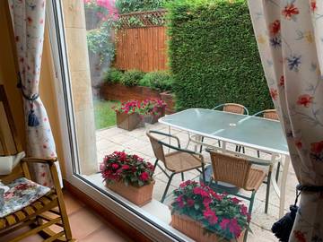 Gîte pour 8 personnes, avec jardin dans Cóbreces