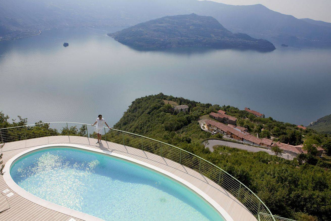 Entire apartment, Enjoyiseolake - Mantegna-garden with lake view and swimming pool in Comune di Parzanica, Lake Iseo