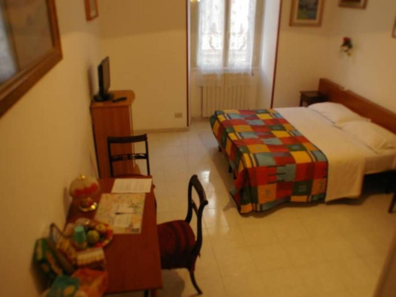 Ganze Ferienwohnung, Zimmer 'Le Rose di Bi' mit Internetanschluss in Rom Zentrum, Rom