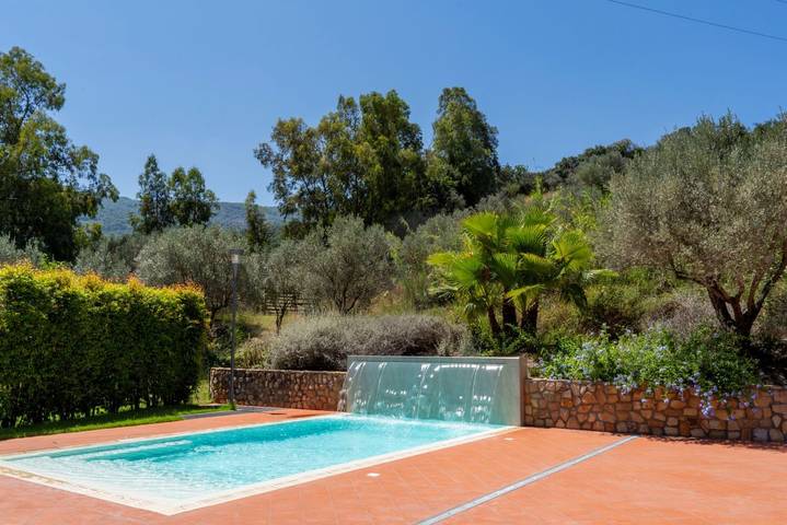 Villa Cammà con piscina privata in Mirto, Provincia di Messina