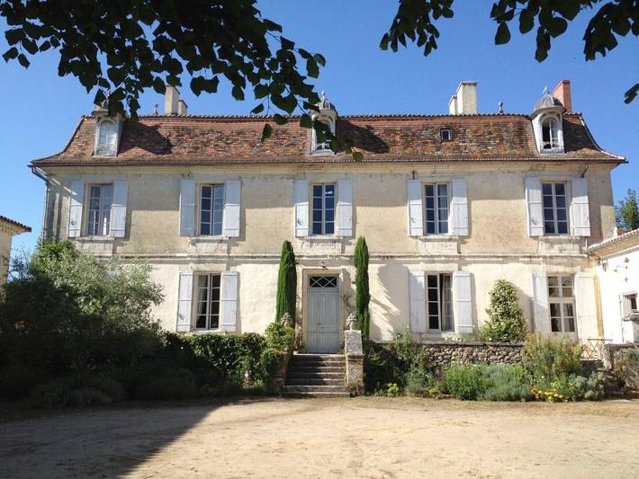 Location de vacances pour 2 personnes, avec piscine et vue ainsi que jardin et terrasse à Vanxains - 2
