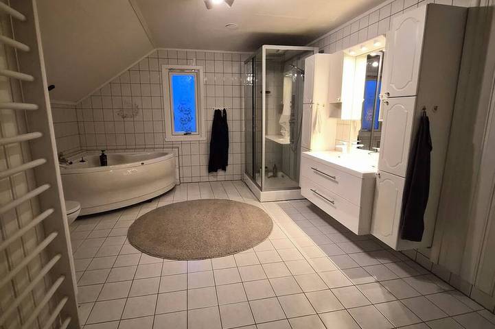 Moderne perle på Myre med boblebad og fjellutsikt in Øksnes