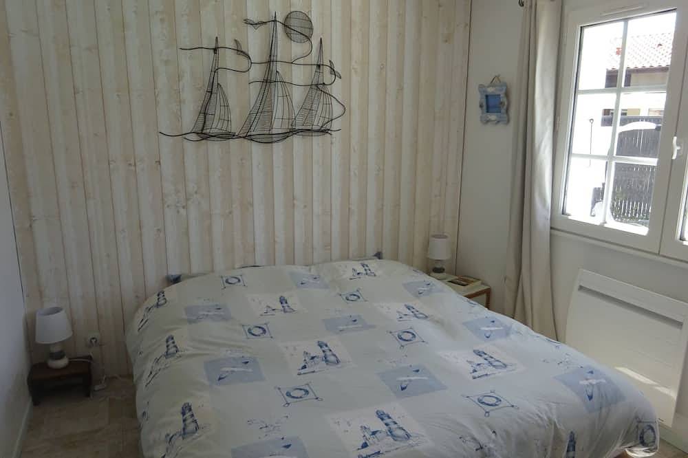 Landaise ideal for 1 to 2 families (4/8 people), quiet location, large swimming pool. in Azur (desambiguación), Côte d’Argent