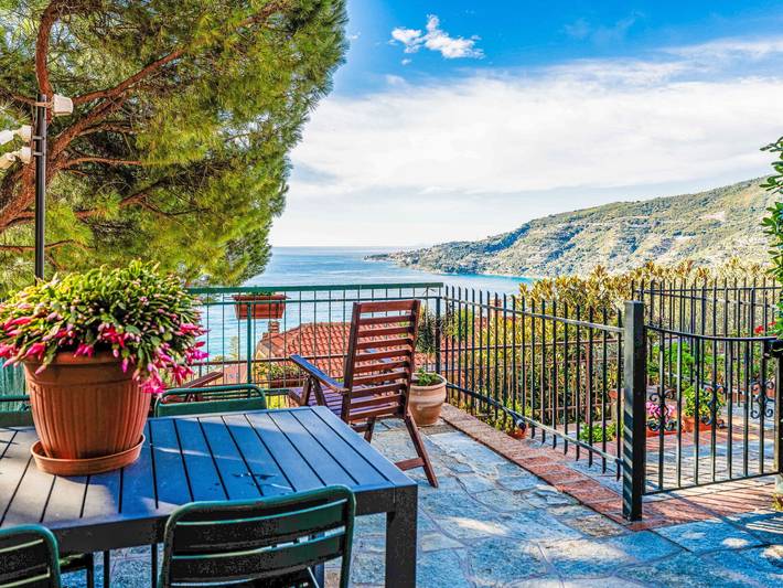 Casa vacanza per 4 persone, con giardino e piscina a Comune di Ospedaletti