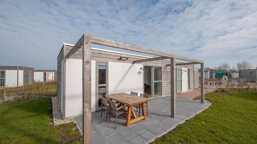 Ferienhaus für 4 Personen, mit Garten und Pool sowie Terrasse in Zeeland