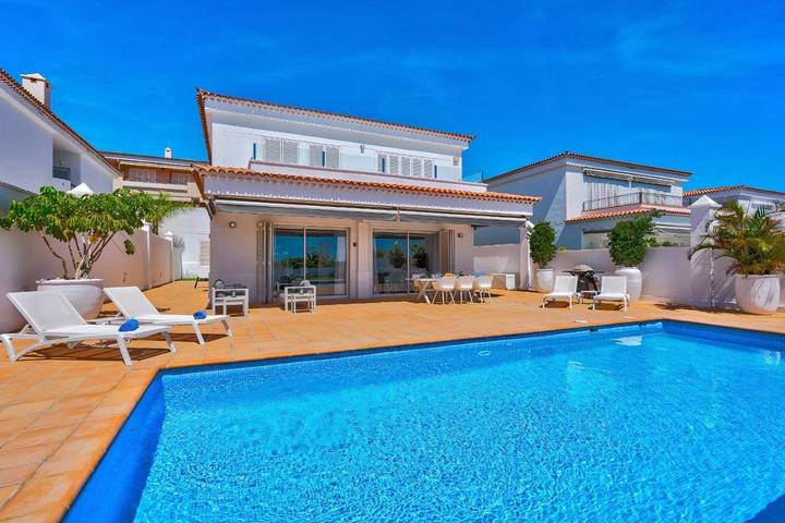 Villa für 8 Personen, mit Garten und Ausblick sowie Pool - 1
