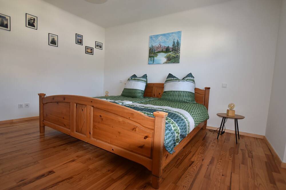 Ganze Wohnung, Geräumiges, stadtnah gelegenes Ferienhaus mit Terrasse und Garten in Merzig, Saar-Nahe-Bergland