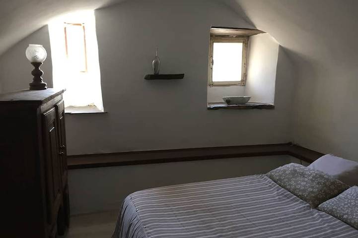 Location de vacances pour 5 personnes, avec terrasse ainsi que piscine et jardin à Saint-André-de-Cruzières - 3