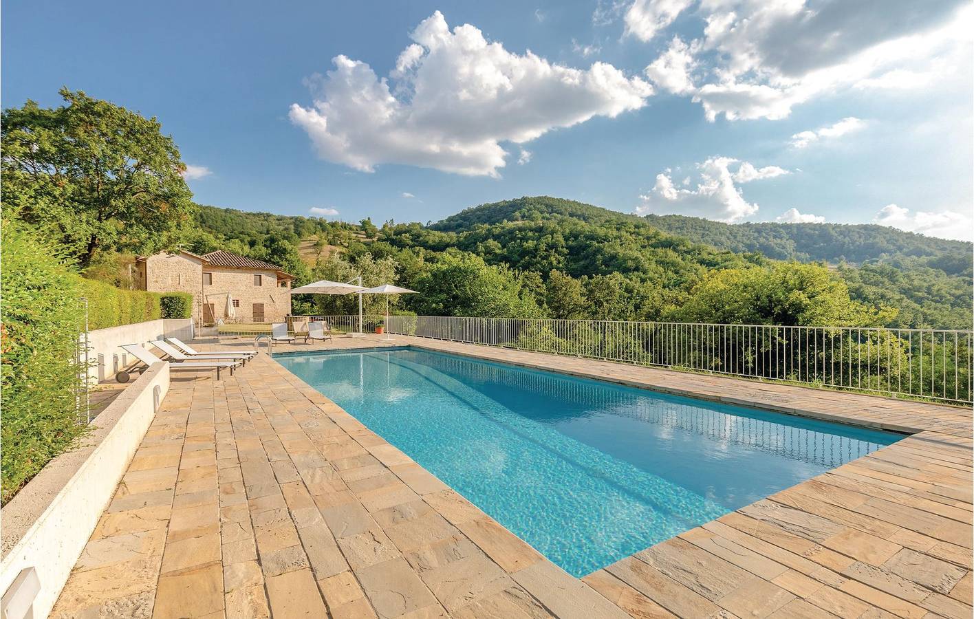 Ganze Ferienwohnung, Poolside Haven mit Parkplatz und Flussblick in Assisi, Perugia Provinz