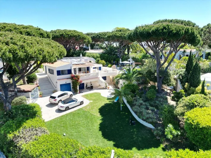 Villa für 10 Personen, mit Ausblick und Garten sowie Pool, kinderfreundlich - 1