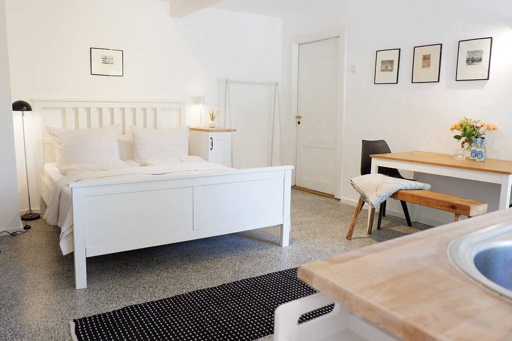 Ganze Wohnung, Gemütliches 1-Zimmer-Appartement mit Terrasse in historischer Reetdachkate in Husby, Schleswig-Flensburg