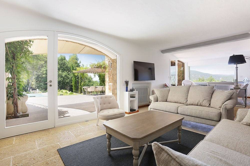 Villa Lourmarin with swimming pool in Lourmarin, Parc naturel régional du Luberon