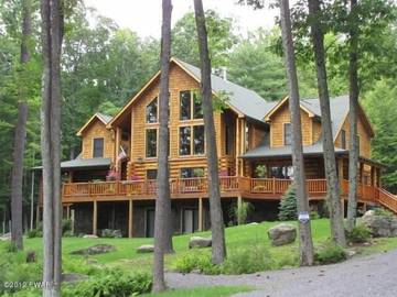 Lodge for 16 Guests in Lake Wallenpaupack, Pocono Mountains, Picture 3