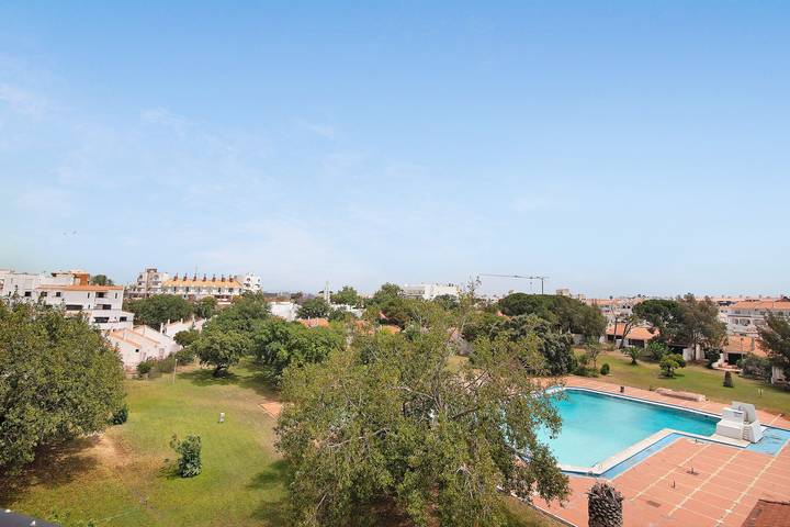 Appartamento intero, Appartamento 'The Oura Stay' con vista mare, Wi-Fi e aria condizionata in Albufeira, Distretto di Faro