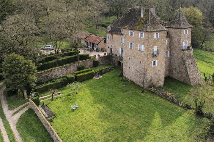 Gîte pour 4 personnes, avec vue et jardin dans Château de Castelnau-Bretenoux