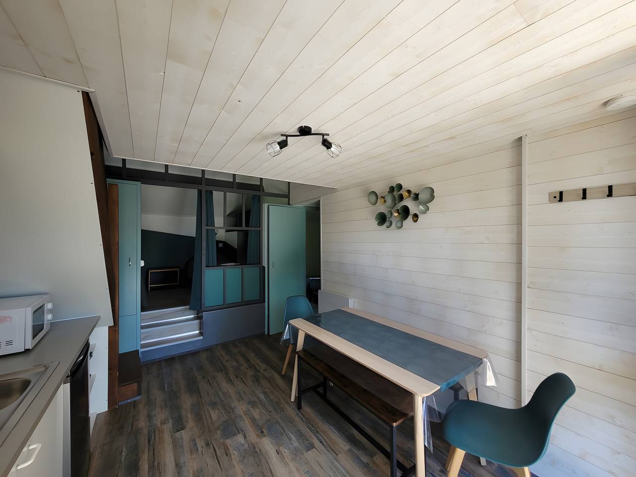 Gite l'etang des portes: Casa de vacaciones con vistas al lago y piscina compartida in Mainsat, Región de Aubusson