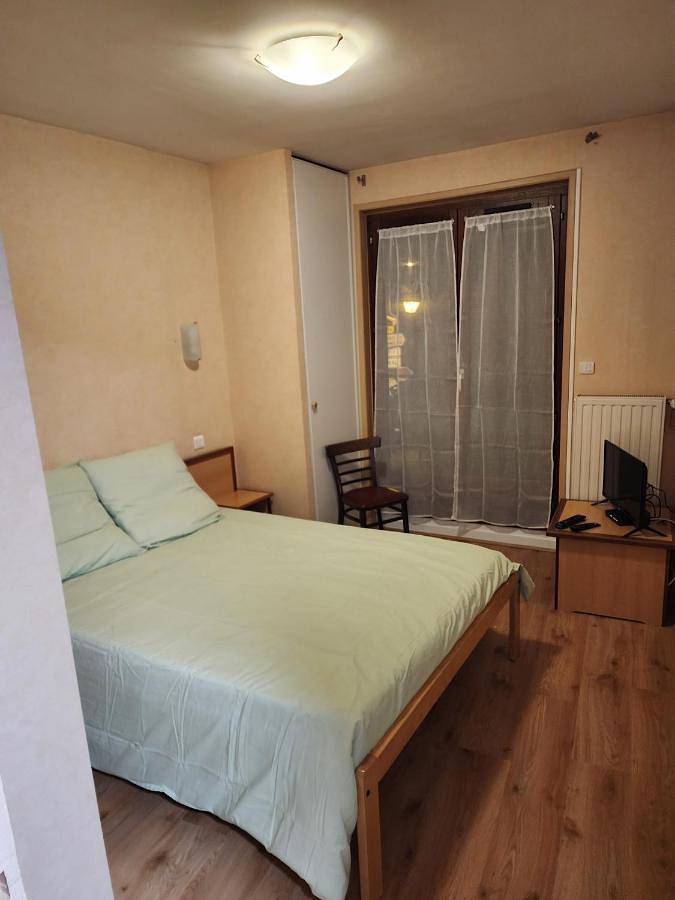 Hôtel pour 2 personnes, avec vue à Rochefort-Montagne - 4
