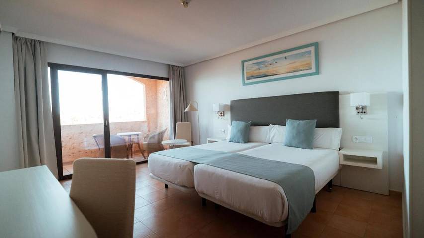 Apartamento para 4 personas, con Terraza y Jardín además de Piscina y Vistas en San Fernando