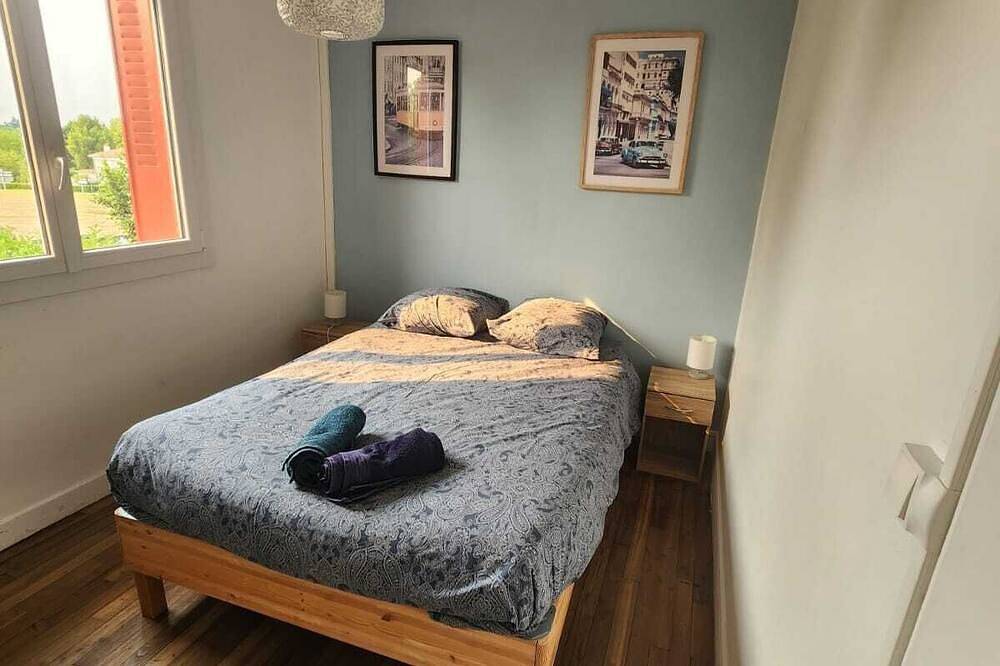 Cosy accommodation and small garden in the heart of Oradour in Oradour-sur-Glane, Rochechouart und Umgebung