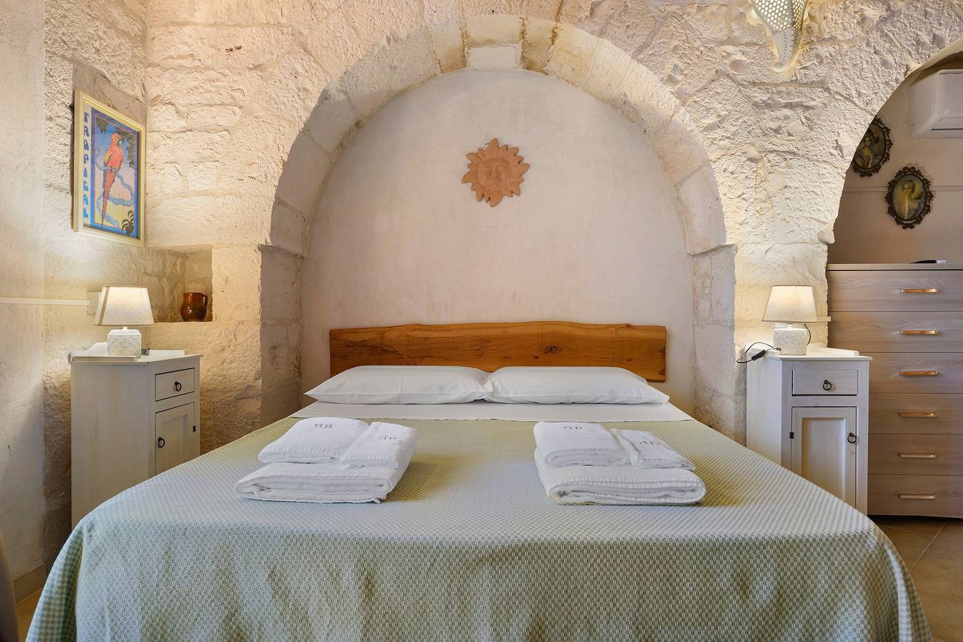 Camera Piano Terra con piscina condivisa, Wi-Fi e aria condizionata in Martina Franca, Provincia di Bari