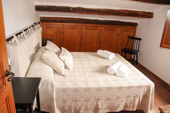 Gîte pour 10 personnes, avec jardin dans Llampaies - 4