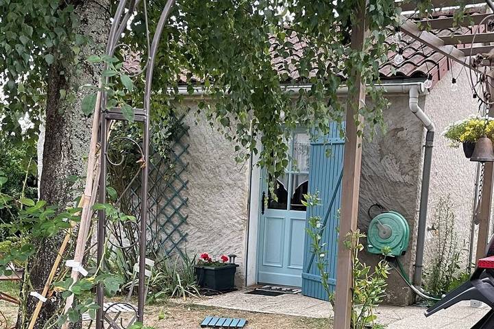 Gîte pour 2 personnes, avec jardin, animaux acceptés à Saint-Priest-Bramefant