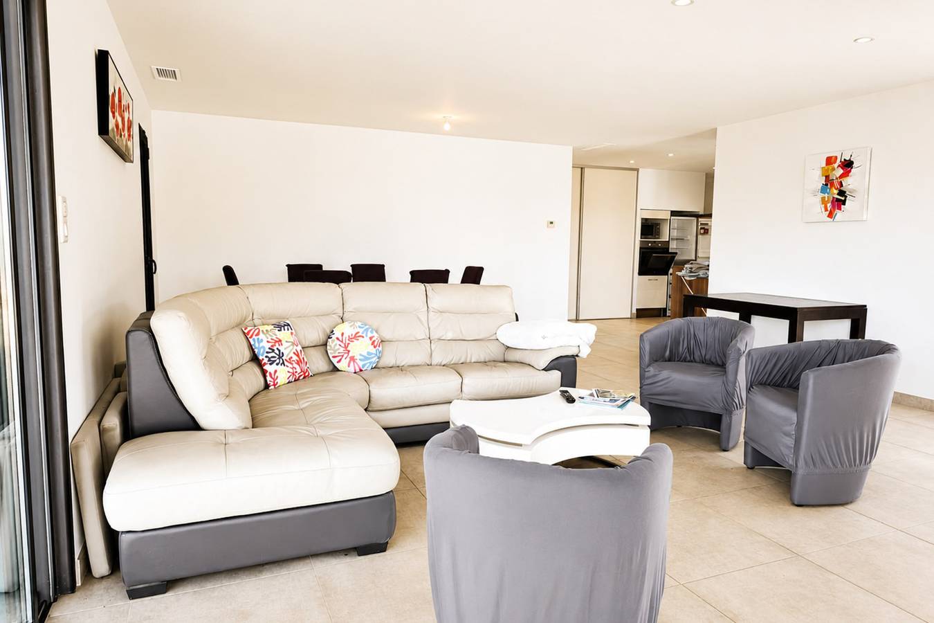 Appartement entier, Maison spacieuse avec vue sur mer et montagne in Bastelicaccia, Région d'Ajaccio