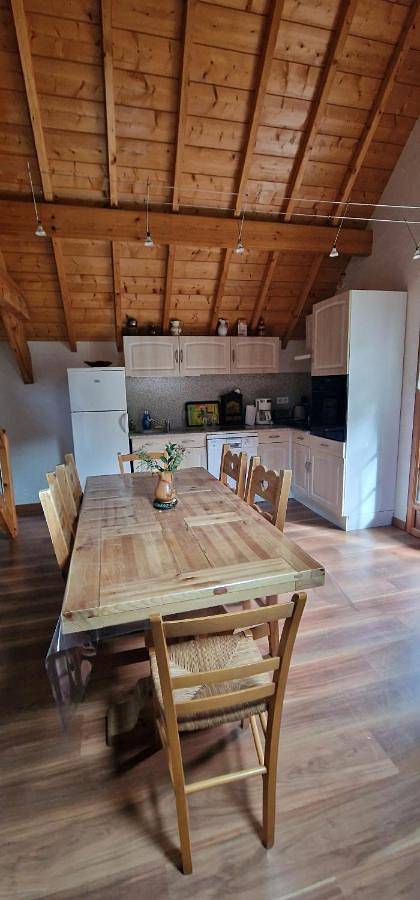 Location de vacances pour 6 personnes, avec jacuzzi et piscine ainsi que terrasse et jardin dans Geu - 3