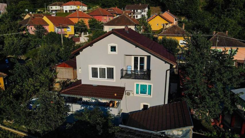 Location de vacances pour 6 personnes, avec balcon ainsi que vue sur le lac et vue à Kladovo - 3