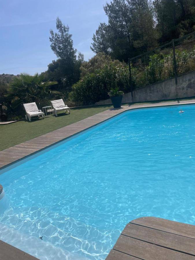 Chambre d’hôte pour 2 personnes, avec piscine ainsi que vue et terrasse à Le Rove - 3