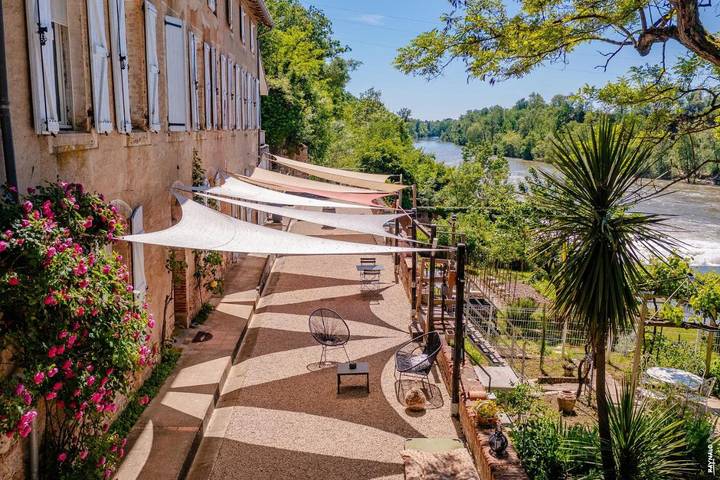 Chambre d’hôte pour 2 personnes, avec Terrasse ainsi que Jardin et Vue à Brens