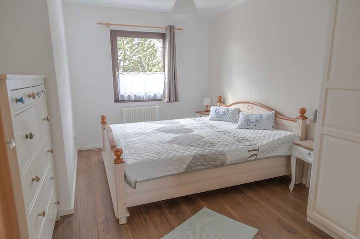 Ganze Wohnung, **Ruheoase im Kellerwald am Waldzugang. Garten mit Zaun. WLAN gratis. in Frankenau, Landkreis Waldeck-Frankenberg